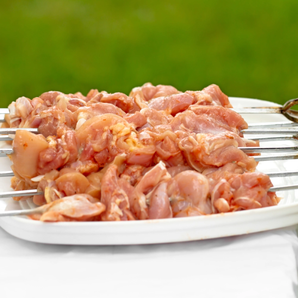 Шашлык из куриного бедра без шкуры и кости