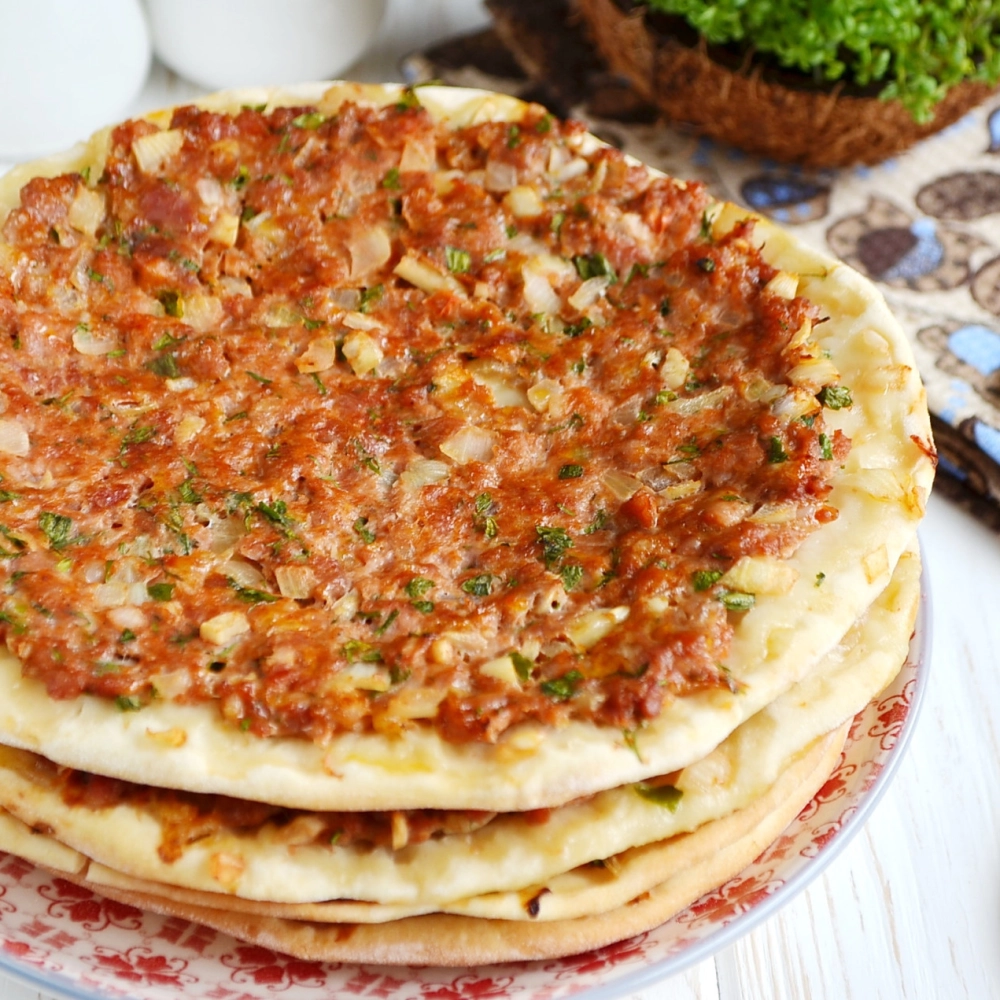Ламаджо со свининой и говядиной